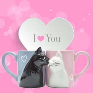 Kissing Cats Mug Set